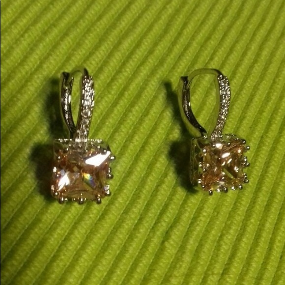 18k Gold Champagne Cubic Zirconia Cubes - Picture 5 of 6